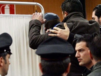 Συνδέουν τον Μπερλουσκόνι με τη μαφία