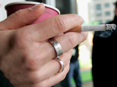 “Μαχαίρι” το κάπνισμα στους δρόμους της Αυστραλίας