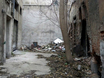 Έπεσε από τον 2ο όροφο στον ακάλυπτο