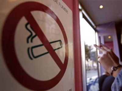 Ξανά στη Βουλή το θέμα του καπνίσματος