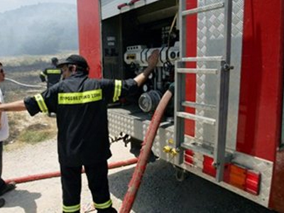 Έπεσε σε χαράδρα 300 μέτρων και… σώθηκε